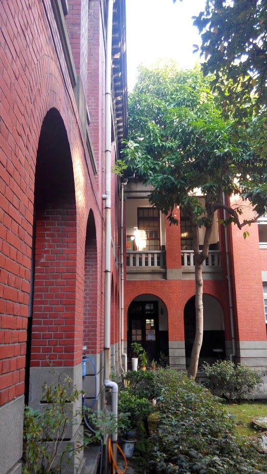 徐州校區教學大樓中庭